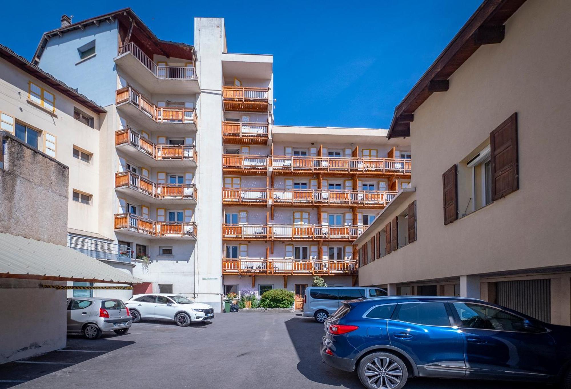Mont-brison Hotel 2*